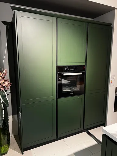 Contur moderne Landhausküche Waldgrün